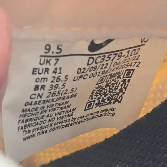 Nike Womens Fontanka Waffle Sanddrift White Sneakers Size 9.5 DC3579-102 - Picture 9 of 9